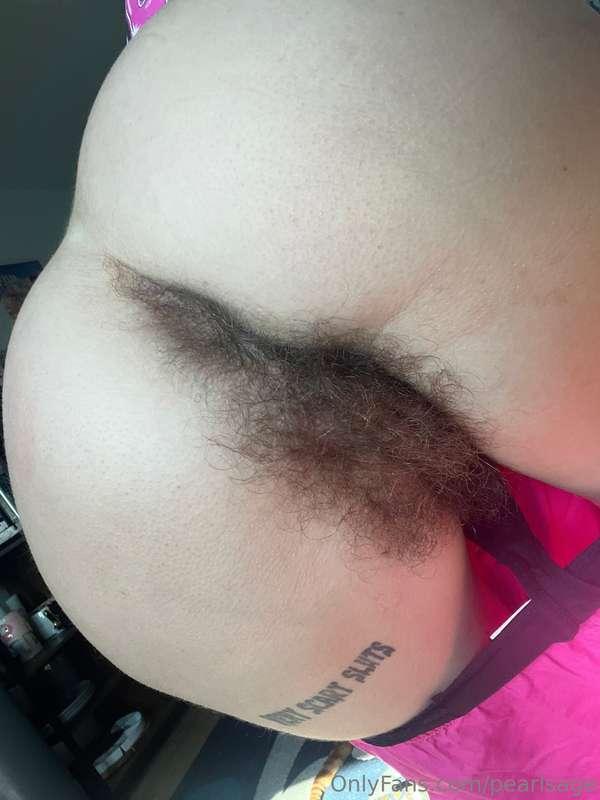 Wanna play with my bush after the gym? 😈