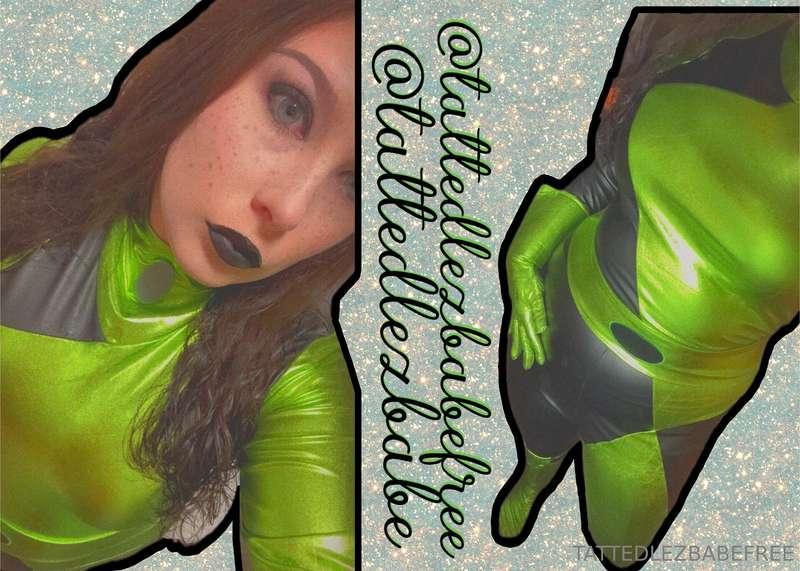 cum watch me undress over on my vip page — @tattedlezbabe 🖤💚..