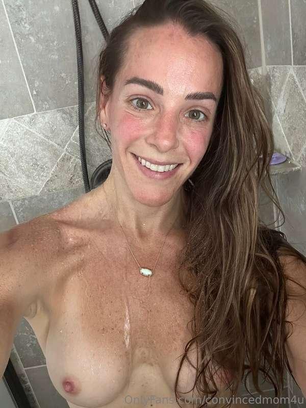 shower time! anyone want to join? 😜💦🚿