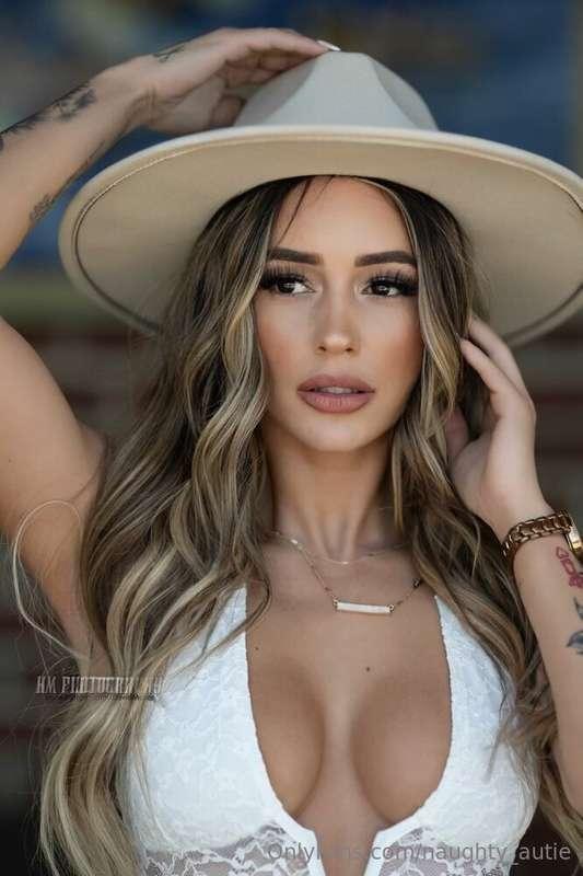 Feeling like a cowgirl today, someone be my cowboy? 🥰