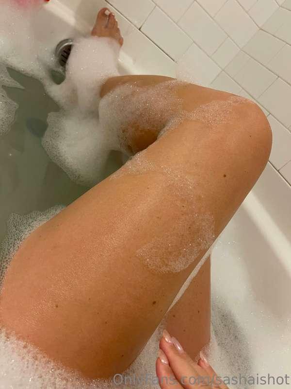 Dm me to join me here now