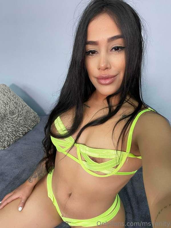 Can i make you custom video baby?💋