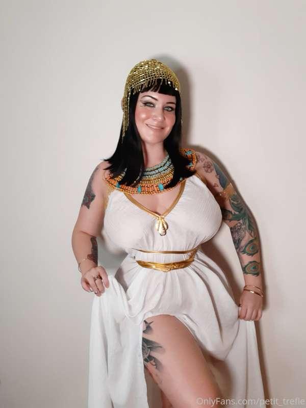 Hey guys! I cosplayed as an egyptian goddess today :) I took..