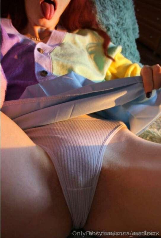 @anna_madison What hole you gonna use first?Write to my DM's..