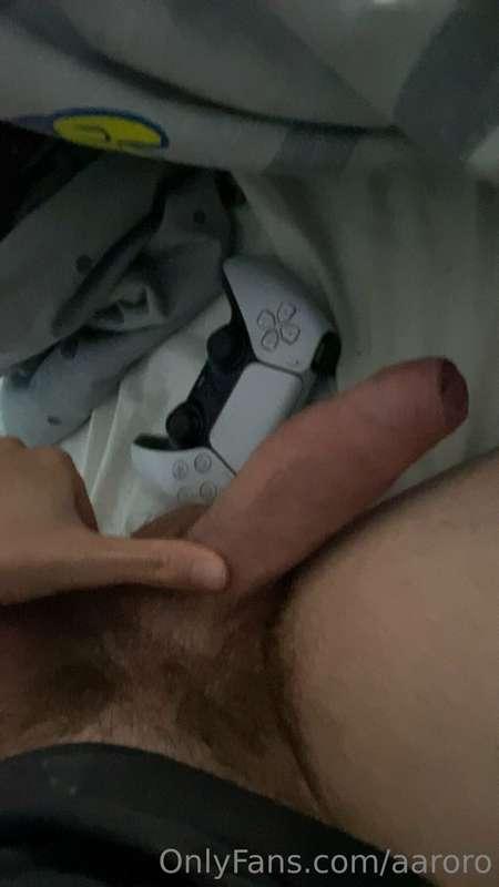 Come suck me off while I play
