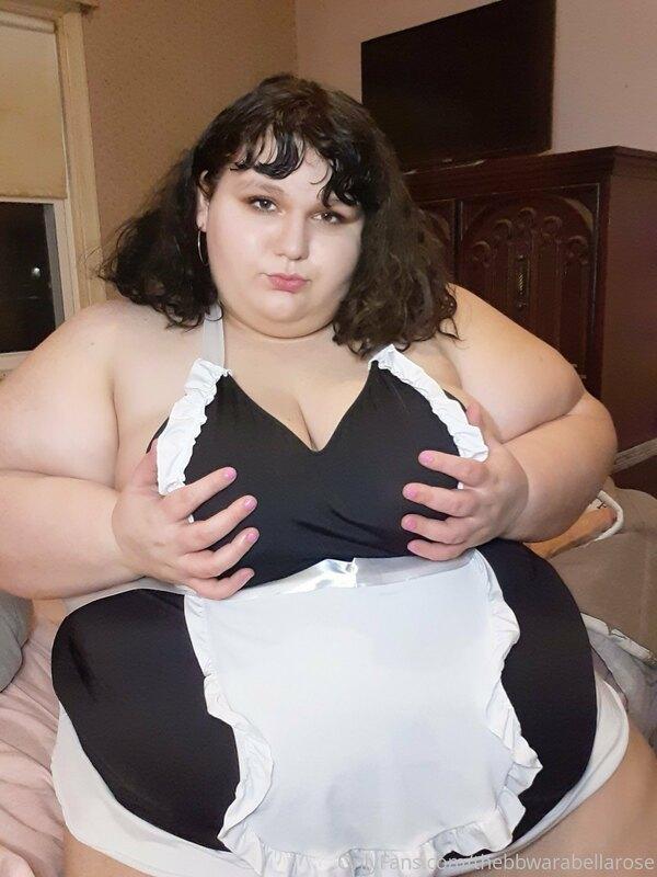 This barely holds my big tits ?