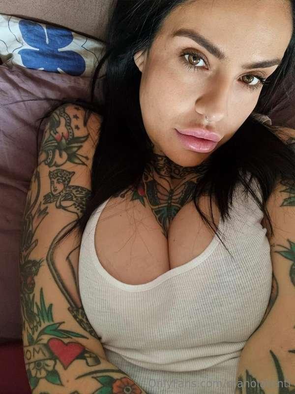 Buondì tesoro, sei sveglio?Mi trovi in chat 🤤