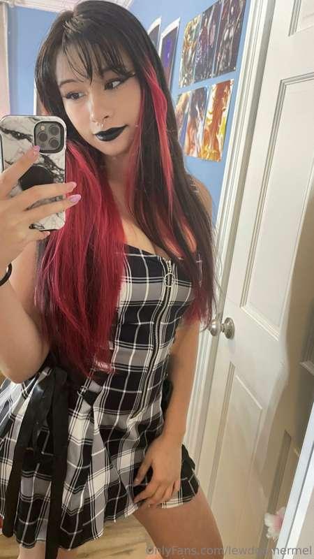 If you’re into messy goth makeup, then you’ll fall in love w..