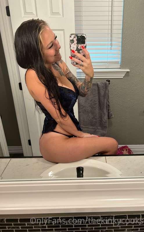 Love a good lingerie piece 🖤💙