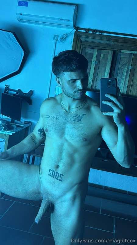 Does watching me touch myself slowly or cumming uncontrollab..