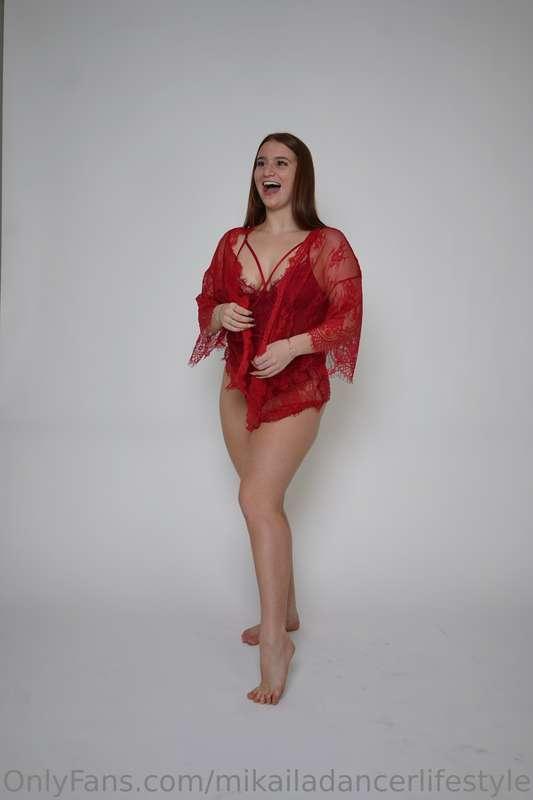 you like when I wear red, don’t you? 💋