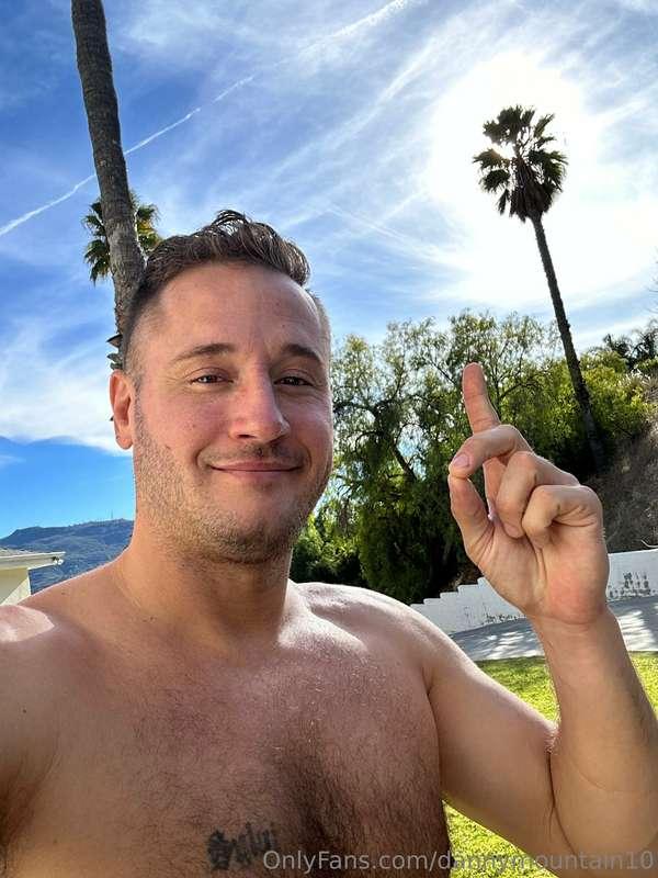 Sun is shining, weather is sweet yesssss ☝🏻🌞🌴💙