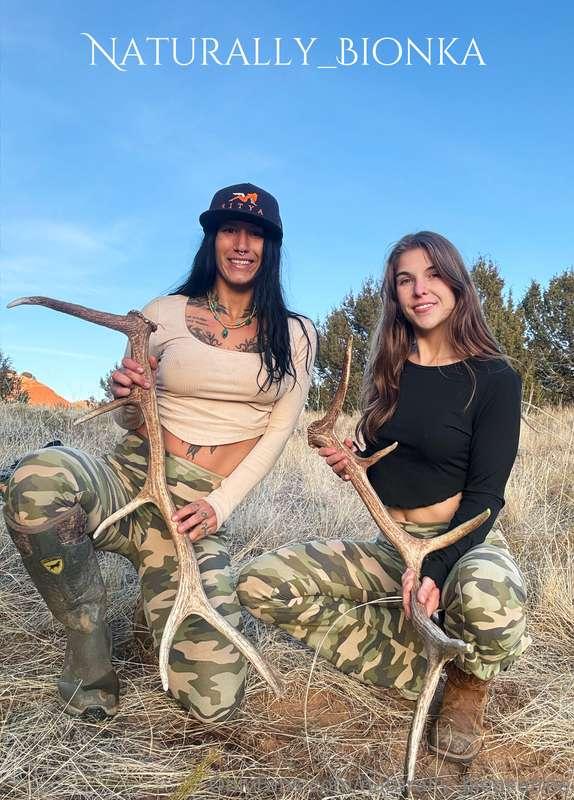 Having fun with @reallymaggiemay in the great outdoors! 🤭