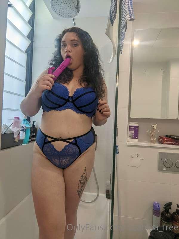 🍑Sexy lingerie and stripping in the shower 🍑
Pink dildo favo..
