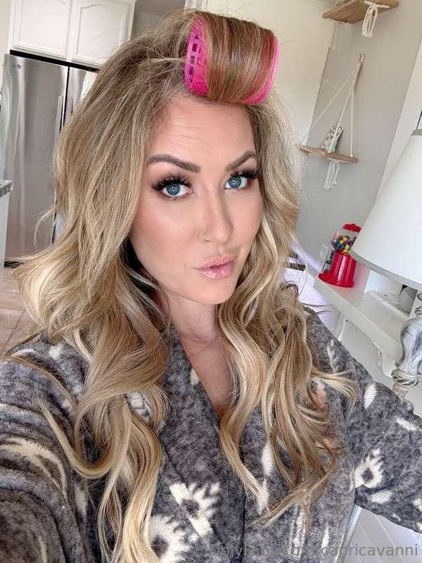 Getting ready 🥰 Happy Monday