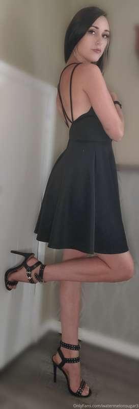 Happy hump day! 😈 All dressed up with no where to go, corona..