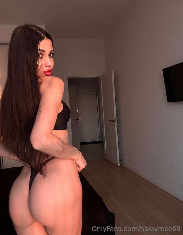 ❗️She's ready for your dick @shannon_g❗️
Lick me all over & ..