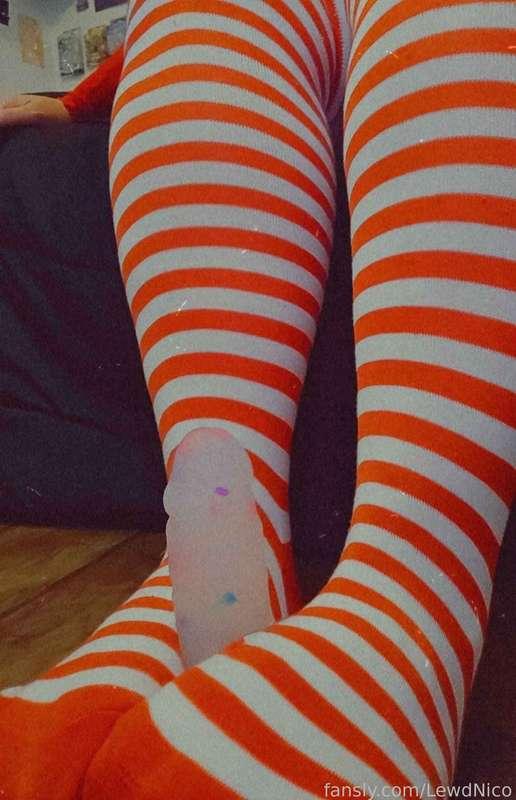 Let me play with you using my feet~. It's okay, you can cum on them if you get the urge! ♥