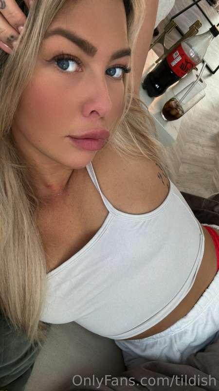 Hangover and horny kind of day 🙈