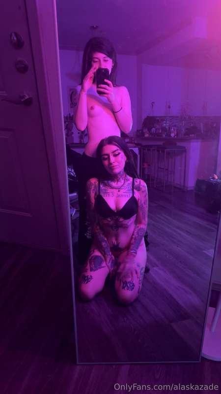 @sierrajadex and I will be doing a NSFW livestream FRIDAY ni..