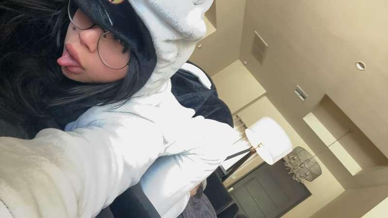 if youre gonna stare.. at least say hi ;3