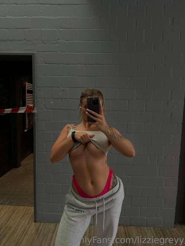 cant be the only person thats so horny that even the gym wou..