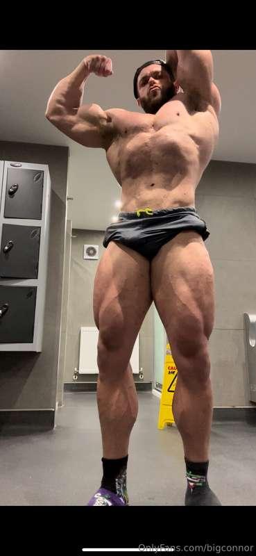 Front double bicep or hand on head single bicep? I know it’s..