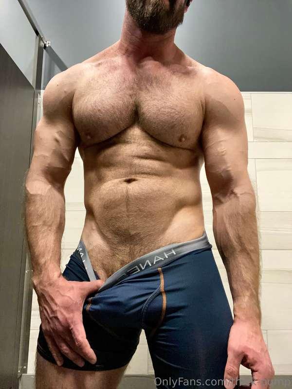 Muscle Daddy Monday 😈

I also have an entire album of these ..