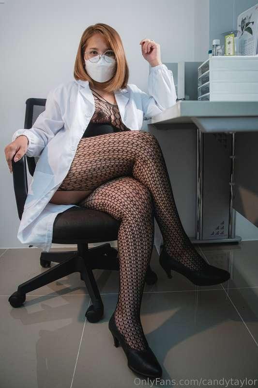 อยากลองเย็ดก้นคุณหมอกันไหมคะ