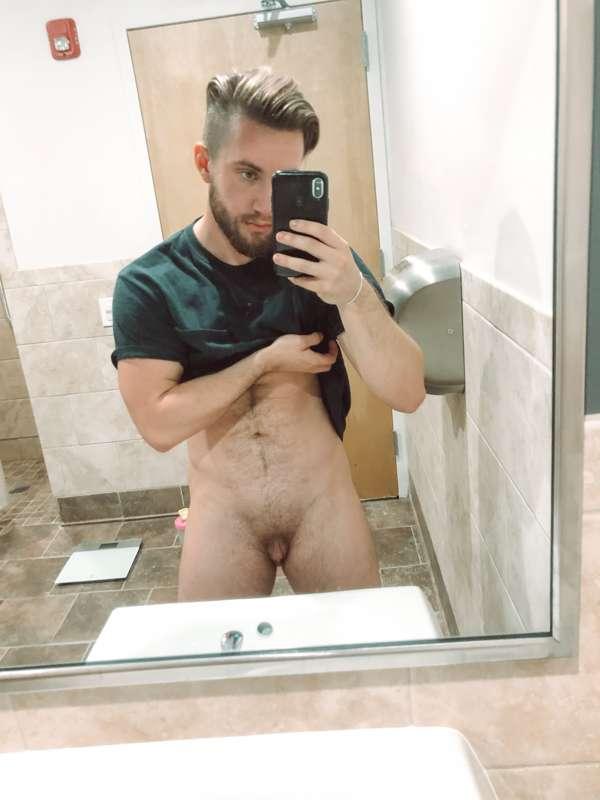 Gym locker room pants drop 😜
Who would suck me off after the..