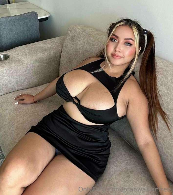 Go see her massive tits @song.panida