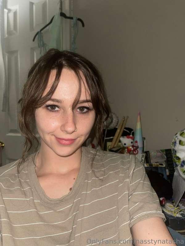 can I be your nerdy sexy online gf?? ill give u head while u..