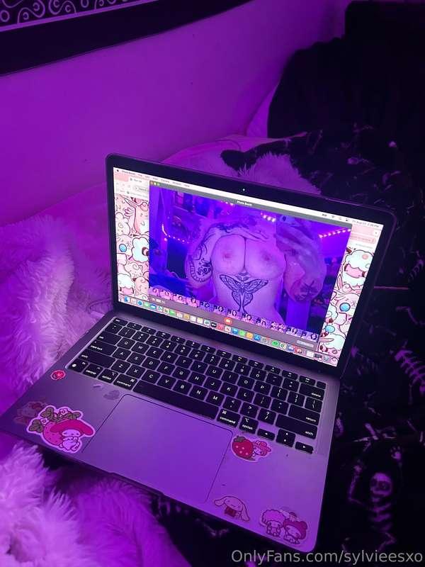 slutty macbook photos anyone ?