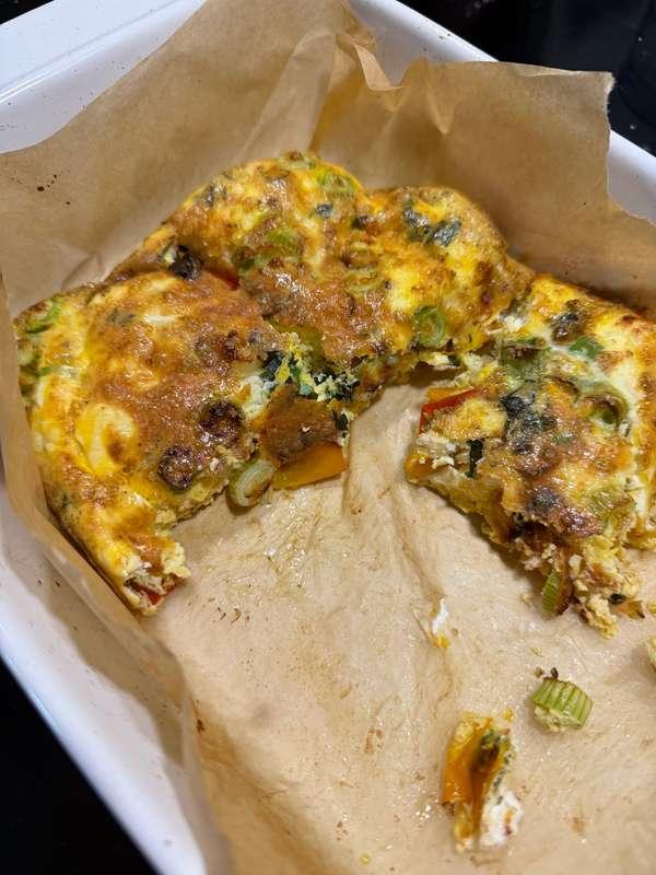 Frittata for brunch 🥚 roasted peppers, feta, spring onions 