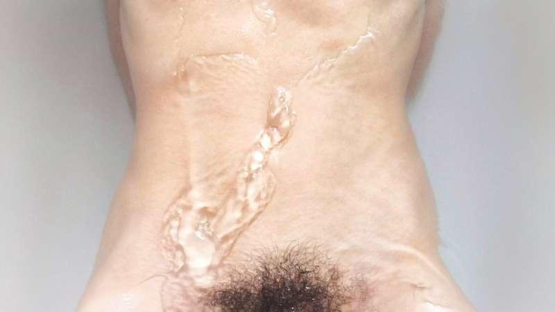 I was admiring my luxurious body hair in the bath... 💧  'Bat..