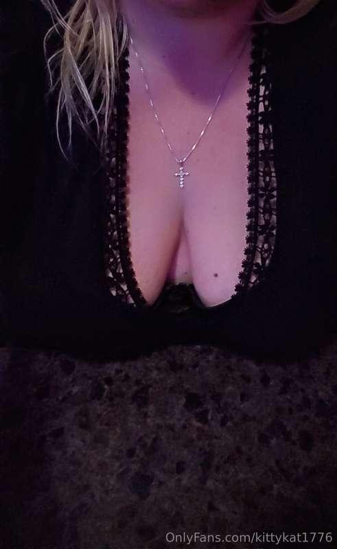 When your titties are so big they just sit on the 🍒