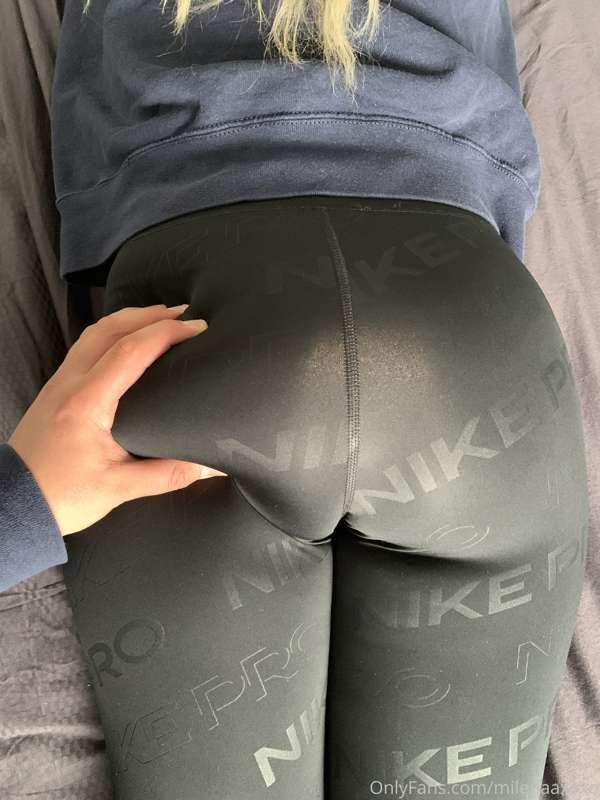 Squishyyy🍑 Who Wants to see the Video?🙈