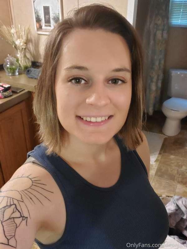 Happy Wednesday! Also, new hair cut! 😉🌷