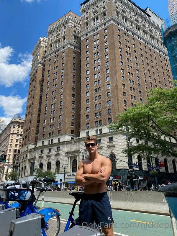 **HUGE August Contest Alert! Hang Out With Me In New York! 🏙..