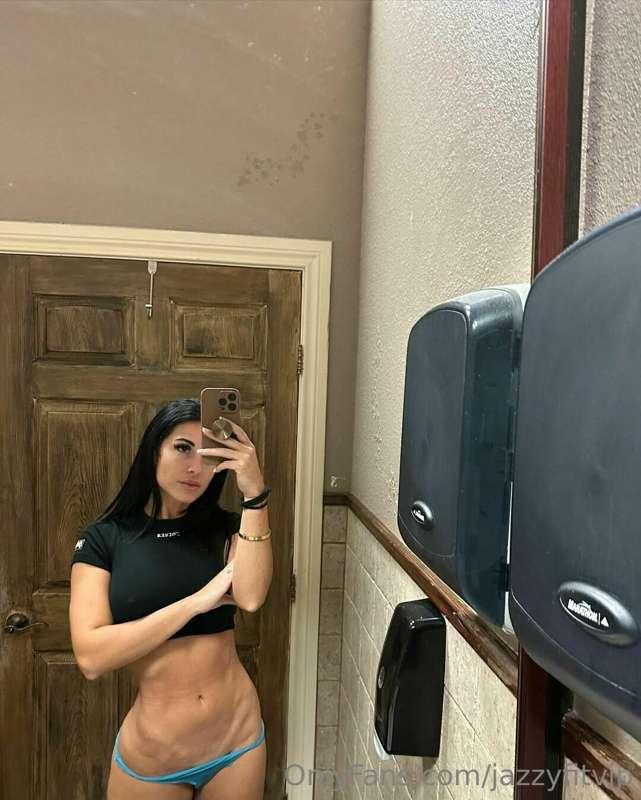 Look at my sexy hips 🥵