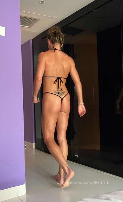 I don't know why my husband always walks behind me...