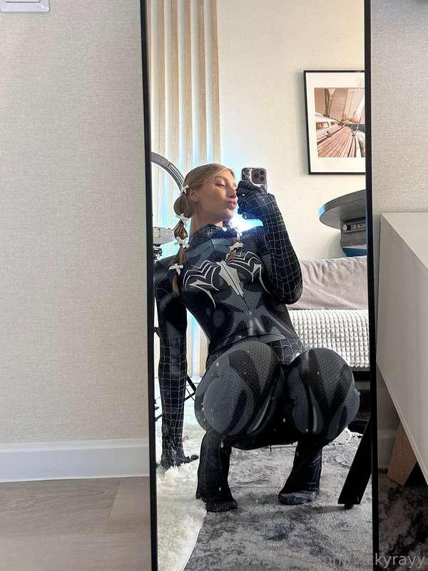 Are you sure you can handle this sexy cutie?🕷️