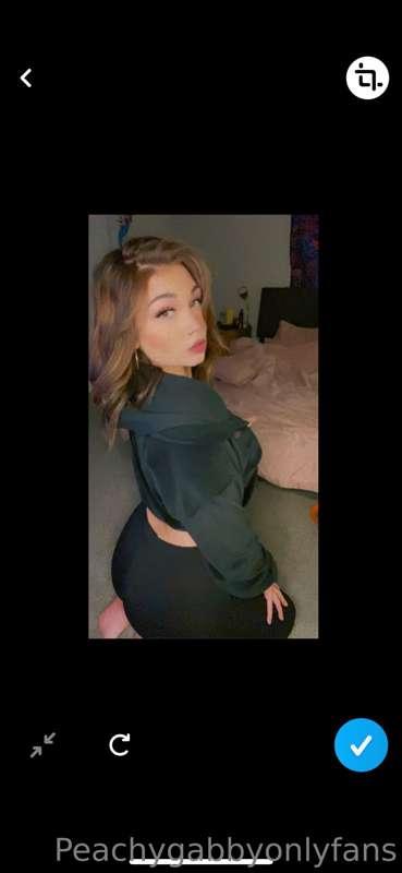 Do you wanna cum on my pretty face