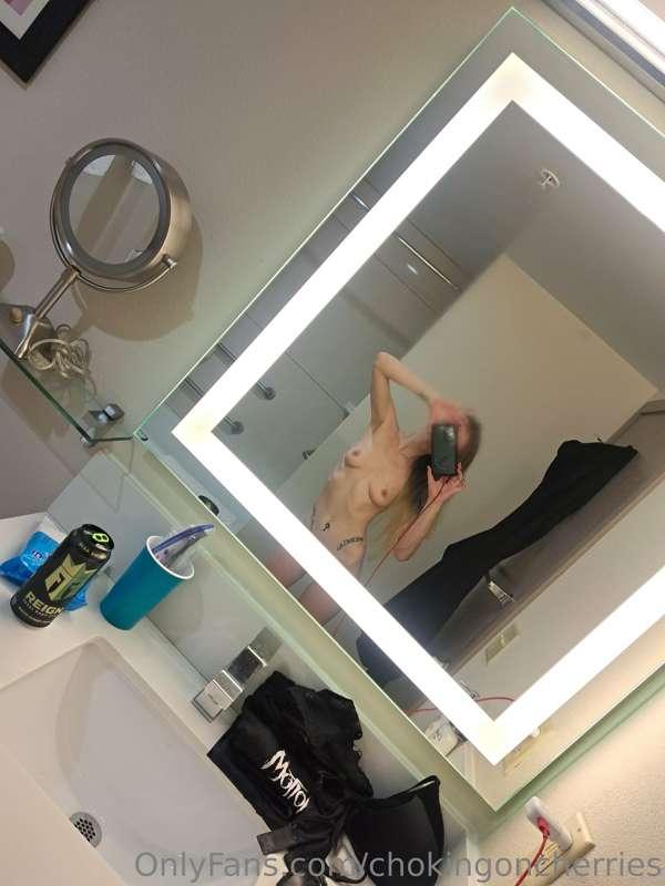 FurSquared hotel room is going to be getting wild soon~