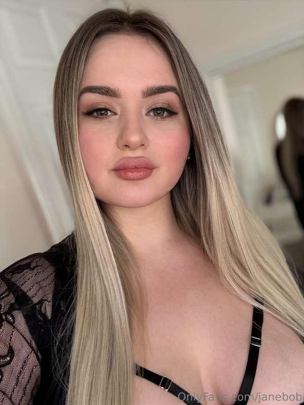 will you let a thick girl get wild with you? 😋