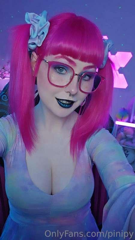 Live on http://twitch.tv/pinipy tonight for more goofy goth ..