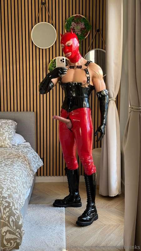 How about you suck my cock , don’t be afraid 😈
