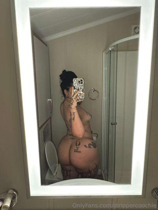 Do you like my ass or titties better? 😋🍒 🍑