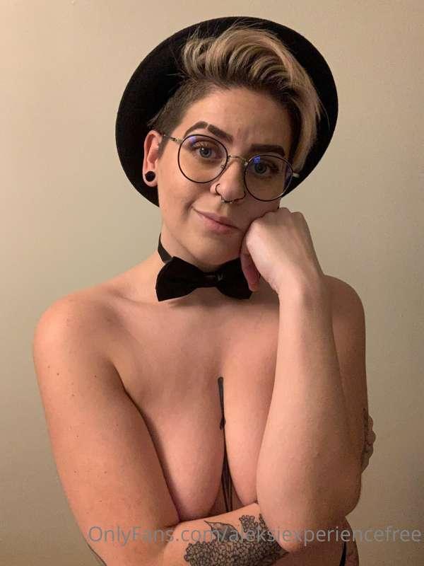 🎀 Me in only a bow tie 🎀