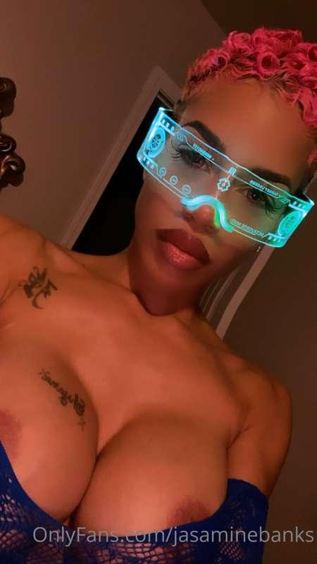 Say hello to Robot Thot!! Shes travels to you from the futur..